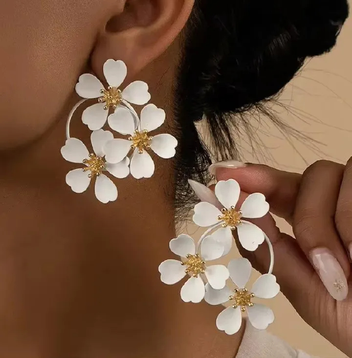 1Pair Bohemian Dangle Earrings Female Romantic Three Camellia Flower Korean Earrings for Women Luxury Designer Fashion Jewelry