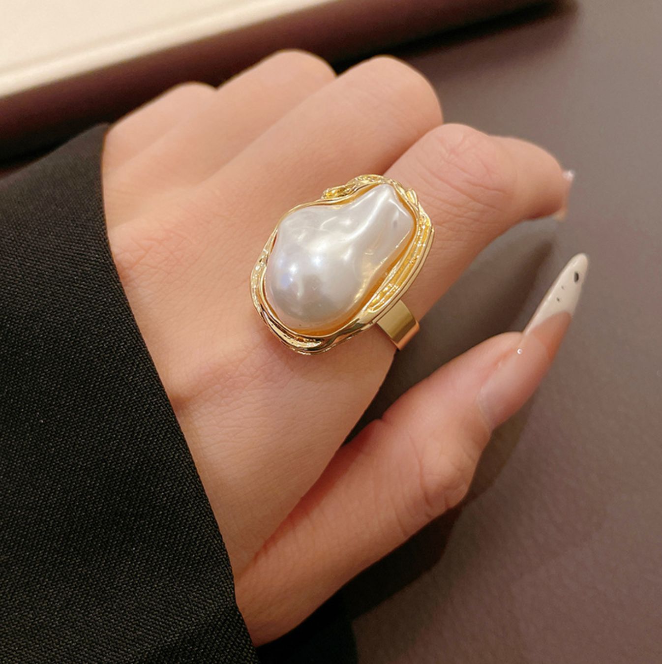 European And American Trends Are Hot, Special-Shaped Pearl Set, Retro Luxury Fashion Temperament Necklace, Stud Earrings, Ring Set.