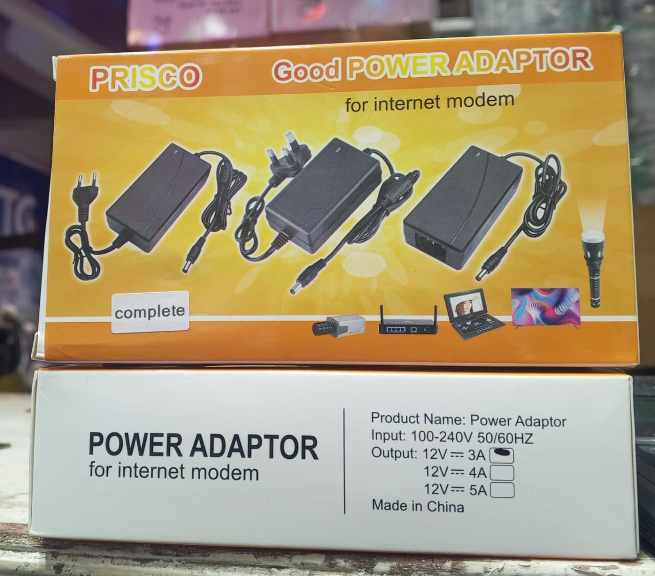 Power adaptor12/5 complete.It  is an AC-to-DC power supply that accepts mains AC input (typically 100-240 V) and outputs a stable 12 V DC at up to 5 A (≈60 W).