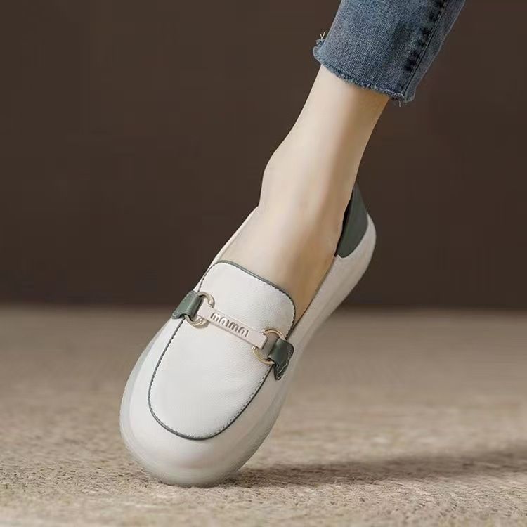 New one-step mom women's shoes, white shoes, casual women's lightweight soft soled shallow mouth loafers