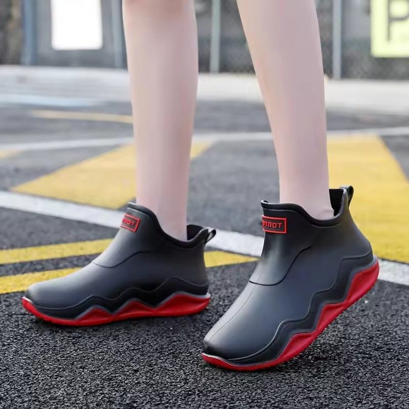 Men's and women's oversized rain boots, women's soft PVC rain shoes, waterproof rubber shoes, anti slip plastic shoes, outdoor one foot rain shoes