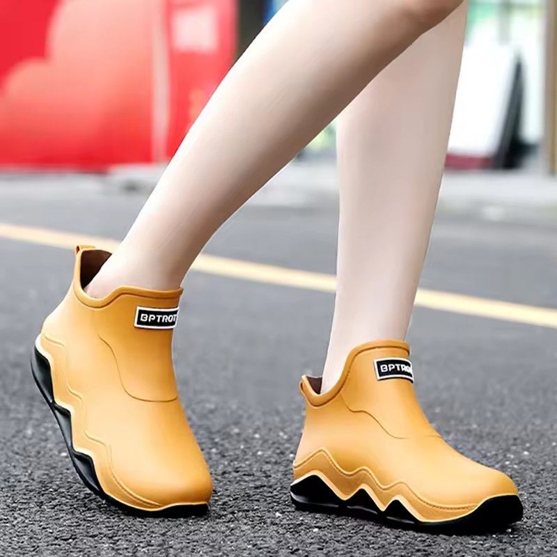 Men's and women's oversized rain boots, women's soft PVC rain shoes, waterproof rubber shoes, anti slip plastic shoes, outdoor one foot rain shoes