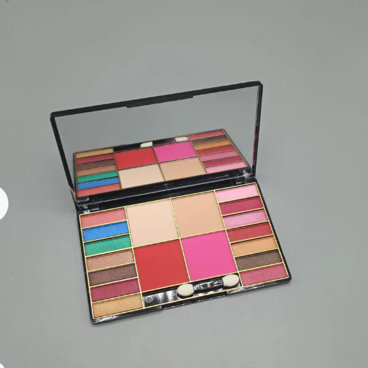 Elegant Beautiful Multiple Designs Eyeshadow Palletes Includes Beauty Glazed Eye Shadow Pallete, Jee brand eyeshadow and makeup palette, Kiko Milano Glazed Eye Shadow Pallete