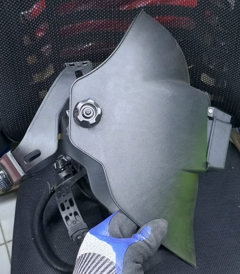 Welding Helmet – Protect your eyes and face in style! Designed for maximum safety, comfort, and durability, this helmet shields you from sparks, heat, and harmful UV/IR rays. Perfect for professionals