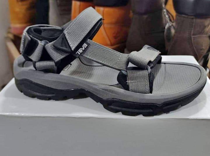 ORIGINAL NEW TEVA  MEN' S OPENS SLIPPERS 🔥🔥 high quality new fashionable  and classic men's opens ⚡❤‍🔥step up your style🔥🔥with men's sneakers❤‍🔥All colour and sizes available⚡very cute as in pic