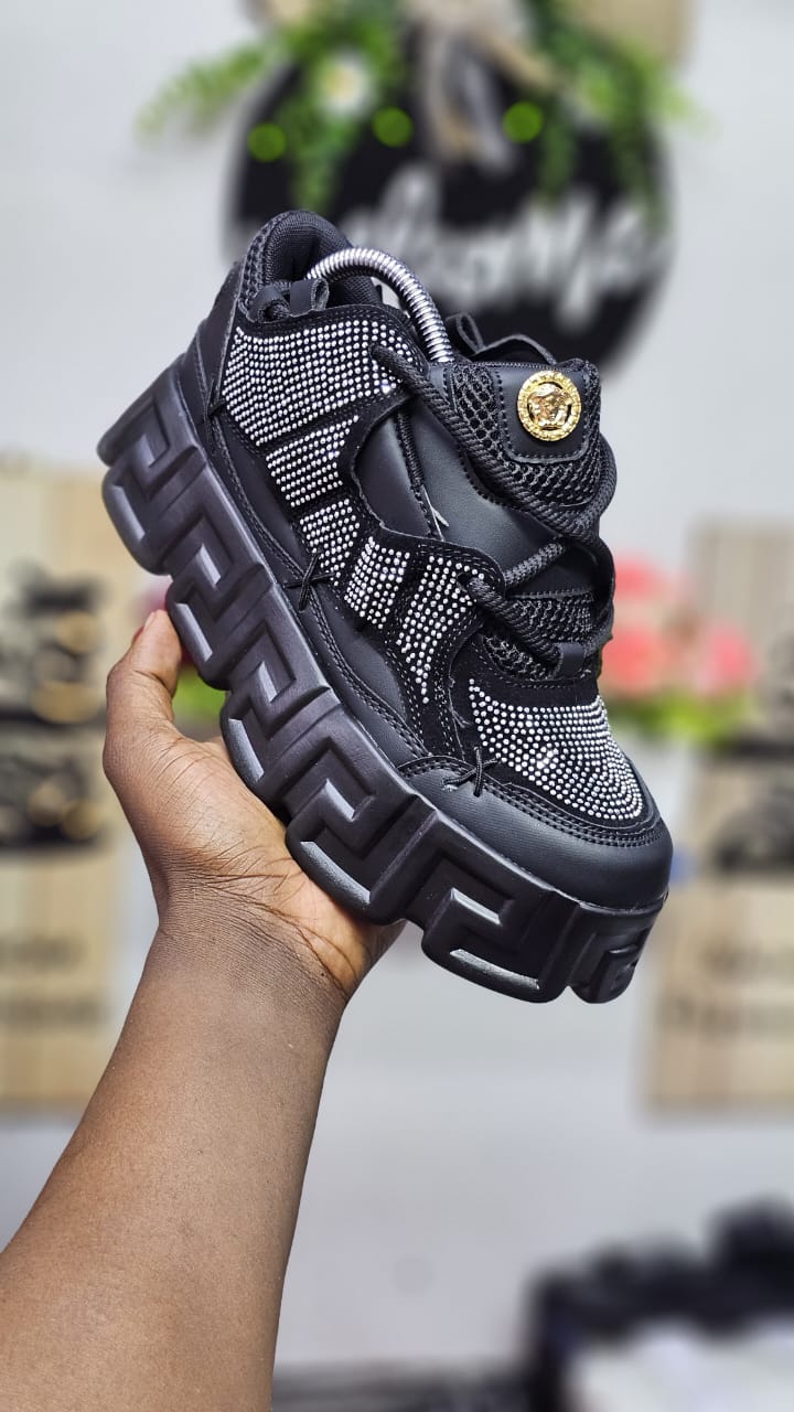 ⚡VERSEARCH SOLE🔥HIGH quality  sole Mens sneakers ,All season wearing men/ladies fashioned sneakers🥰 Very elegant sneaker availble in all colours eg white black pink red etc🥰😘CUTE as pictured⚡