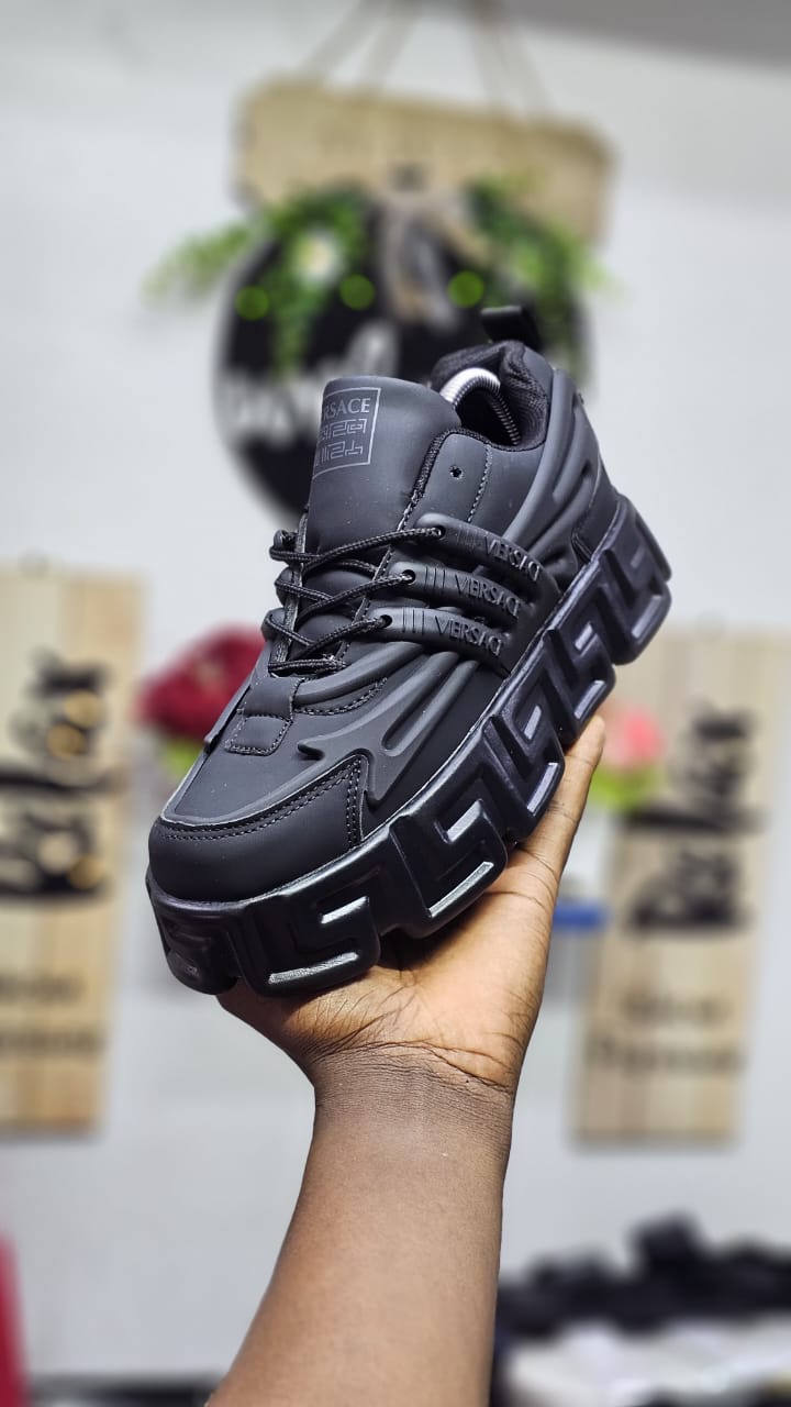 ⚡VERSEARCH SOLE🔥HIGH quality  sole Mens sneakers ,All season wearing men/ladies fashioned sneakers🥰 Very elegant sneaker availble in all colours eg white black pink red etc🥰😘CUTE as pictured⚡