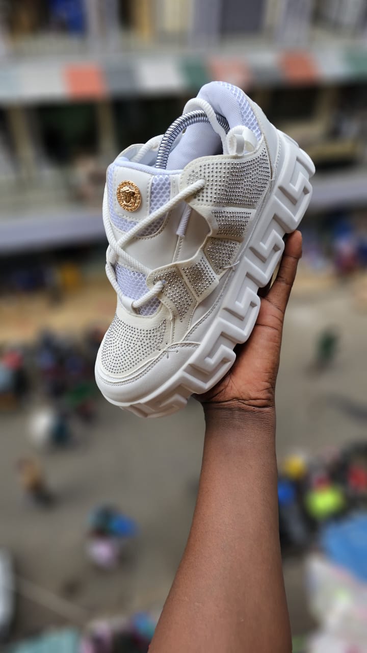 ⚡VERSEARCH SOLE🔥HIGH quality  sole Mens sneakers ,All season wearing men/ladies fashioned sneakers🥰 Very elegant sneaker availble in all colours eg white black pink red etc🥰😘CUTE as pictured⚡