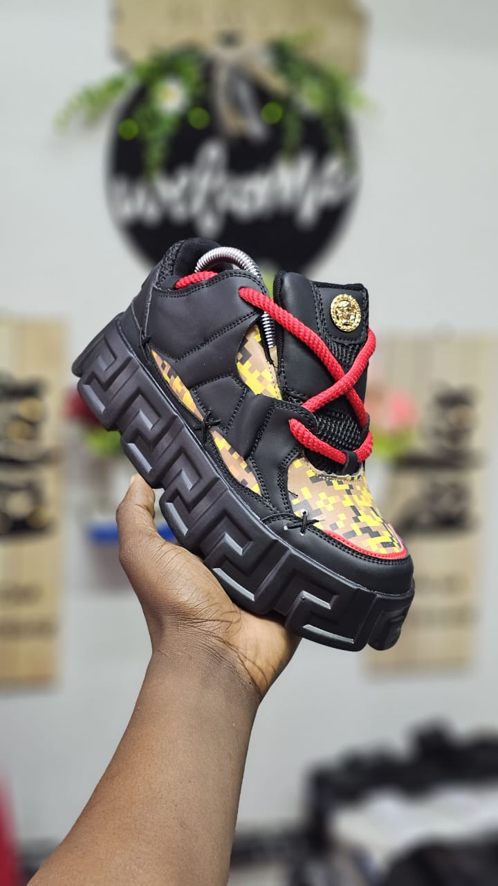 ⚡VERSEARCH SOLE🔥HIGH quality  sole Mens sneakers ,All season wearing men/ladies fashioned sneakers🥰 Very elegant sneaker availble in all colours eg white black pink red etc🥰😘CUTE as pictured⚡