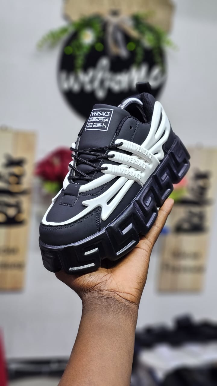 ⚡VERSEARCH SOLE🔥HIGH quality  sole Mens sneakers ,All season wearing men/ladies fashioned sneakers🥰 Very elegant sneaker availble in all colours eg white black pink red etc🥰😘CUTE as pictured⚡