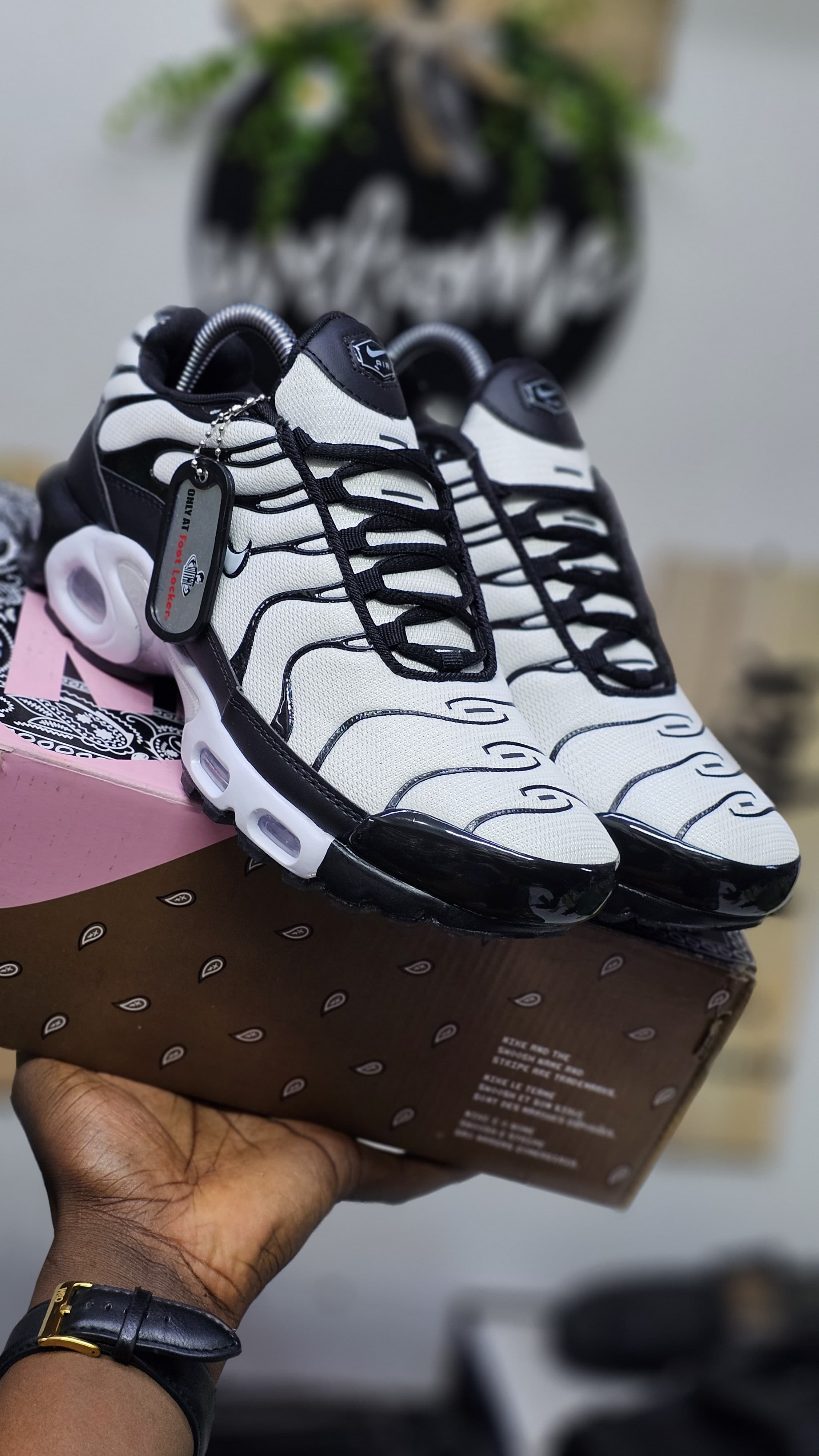 ⚡NEW  ARRIVAL💯LATEST TN 🥰🥰 MENS SNEAKERS⚡ available style up your walk with this 🔥new classic  and fashioned men's   sneakers shoes  all colors and sizes available  step up  in style TN AIRMAX💯🥰