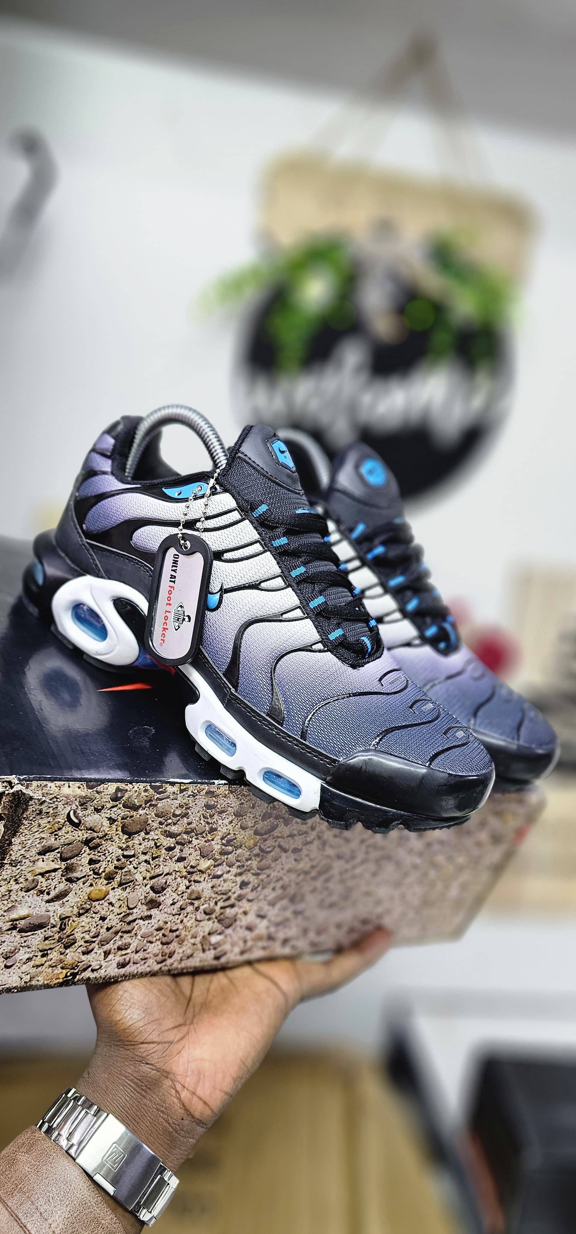 ⚡NEW  ARRIVAL💯LATEST TN 🥰🥰 MENS SNEAKERS⚡ available style up your walk with this 🔥new classic  and fashioned men's   sneakers shoes  all colors and sizes available  step up  in style TN AIRMAX💯🥰