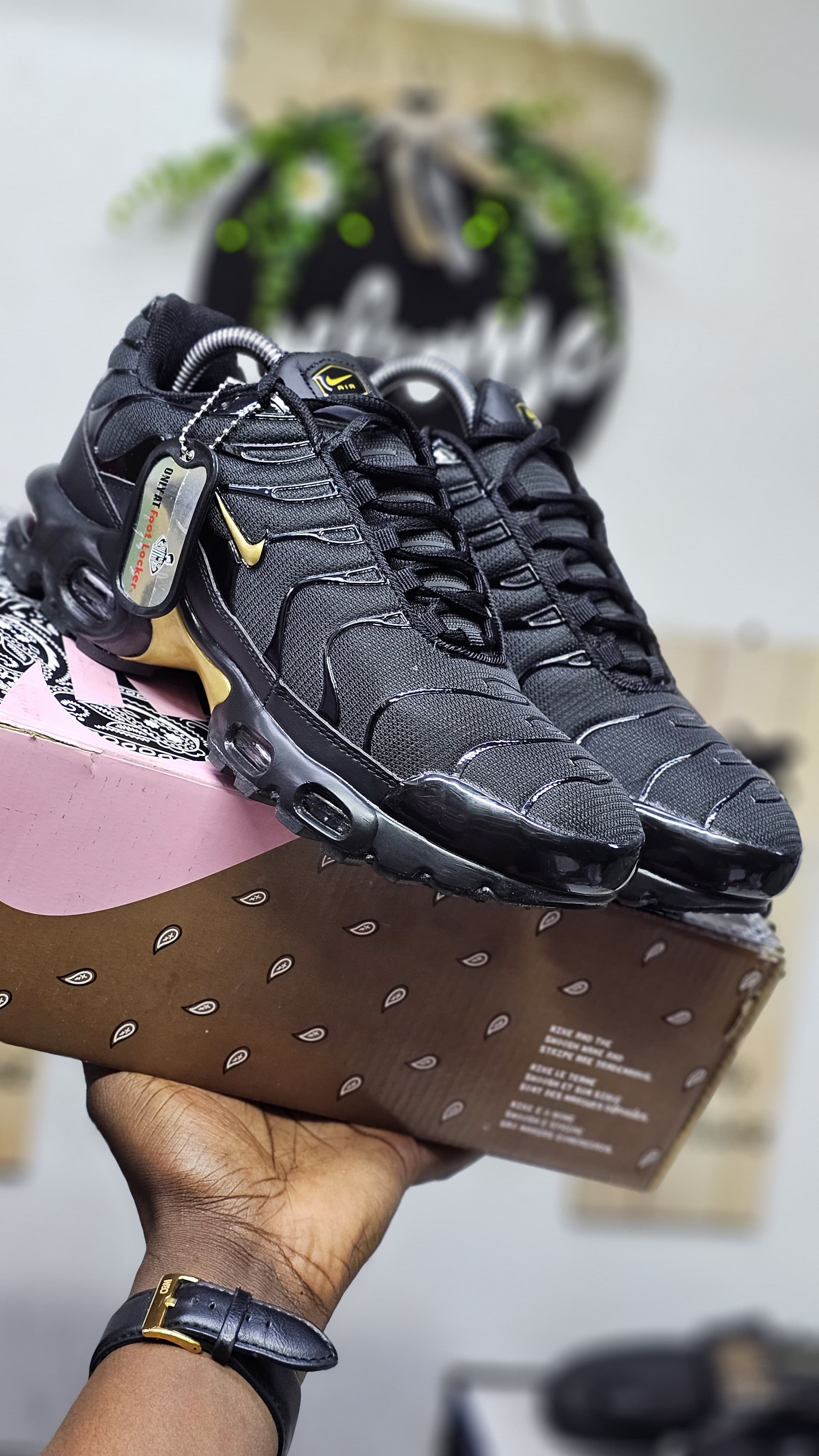 ⚡NEW  ARRIVAL💯LATEST TN 🥰🥰 MENS SNEAKERS⚡ available style up your walk with this 🔥new classic  and fashioned men's   sneakers shoes  all colors and sizes available  step up  in style TN AIRMAX💯🥰