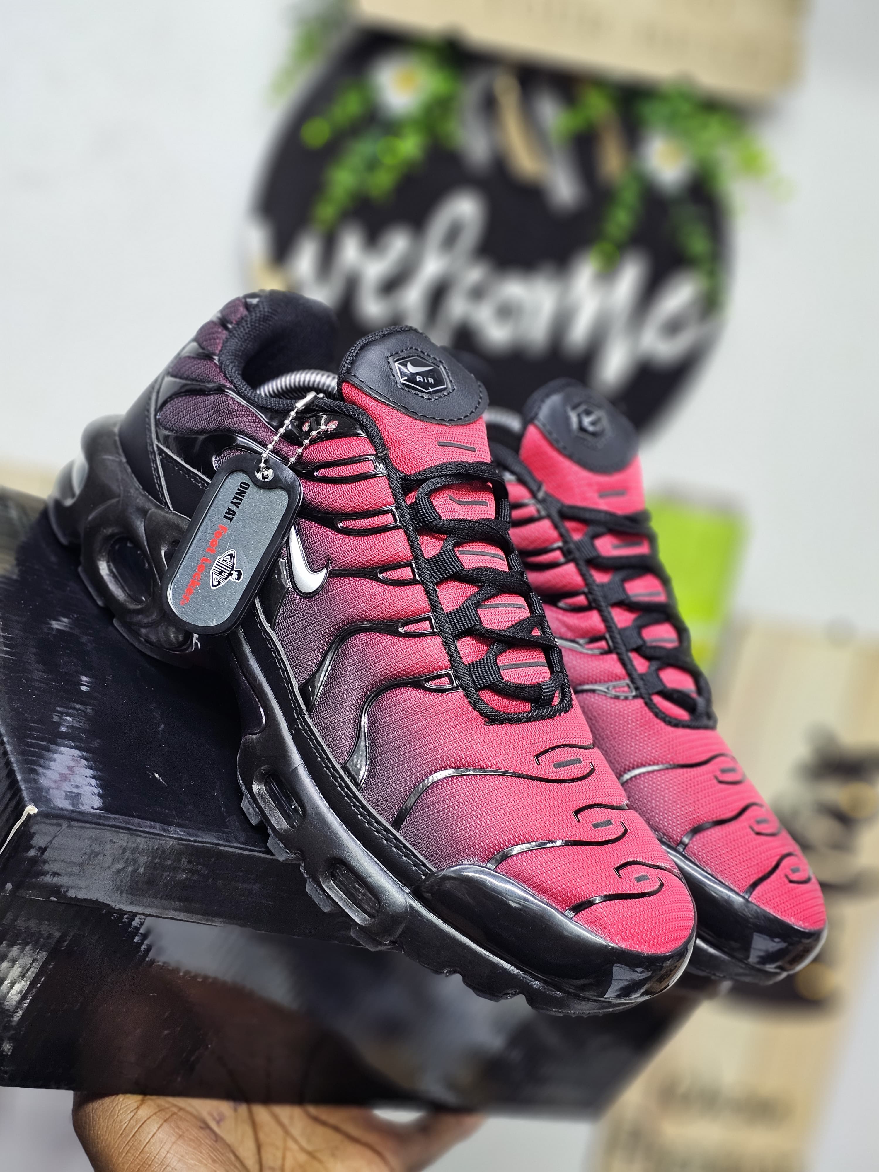 ⚡NEW  ARRIVAL💯LATEST TN 🥰🥰 MENS SNEAKERS⚡ available style up your walk with this 🔥new classic  and fashioned men's   sneakers shoes  all colors and sizes available  step up  in style TN AIRMAX💯🥰