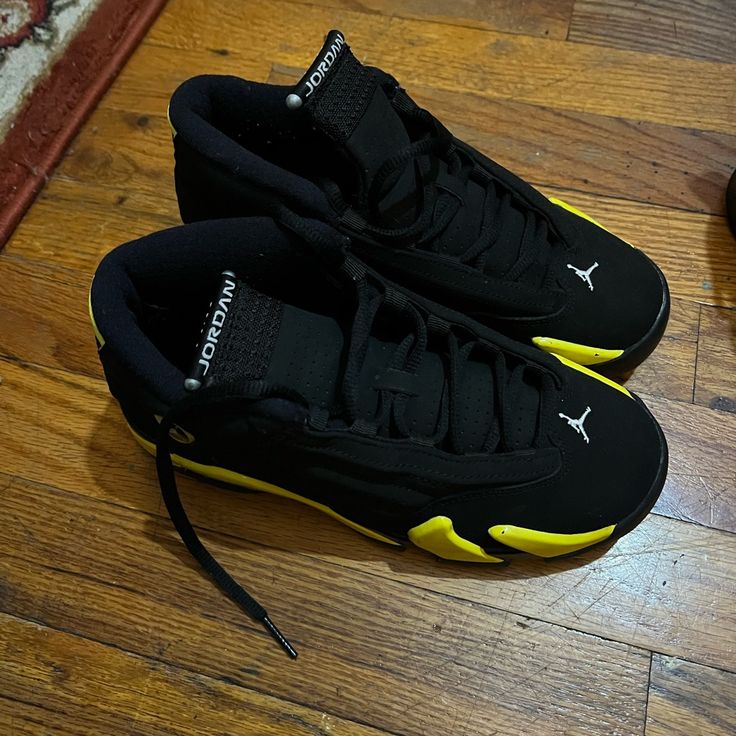 ⚡NEW ARRIVAL ORIGINAL JORDAN 14 💯 comfortable and durable men's sneakers for all-day support and comfort ⚡,, available in black ,red , white, blue and yellow sizes 40-46💯⚡