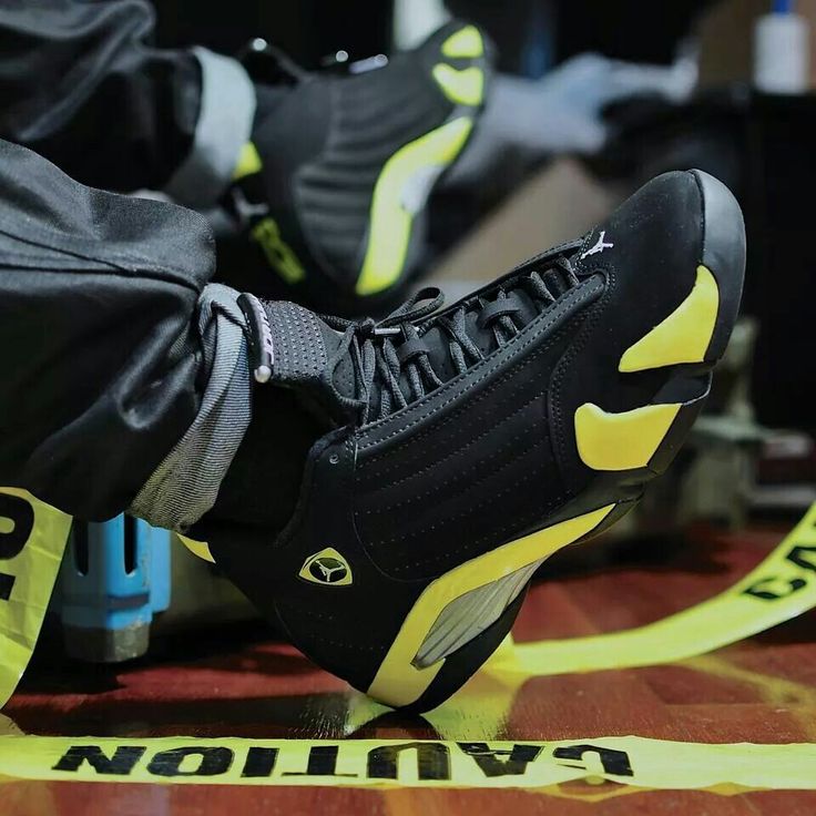 ⚡NEW ARRIVAL ORIGINAL JORDAN 14 💯 comfortable and durable men's sneakers for all-day support and comfort ⚡,, available in black ,red , white, blue and yellow sizes 40-46💯⚡