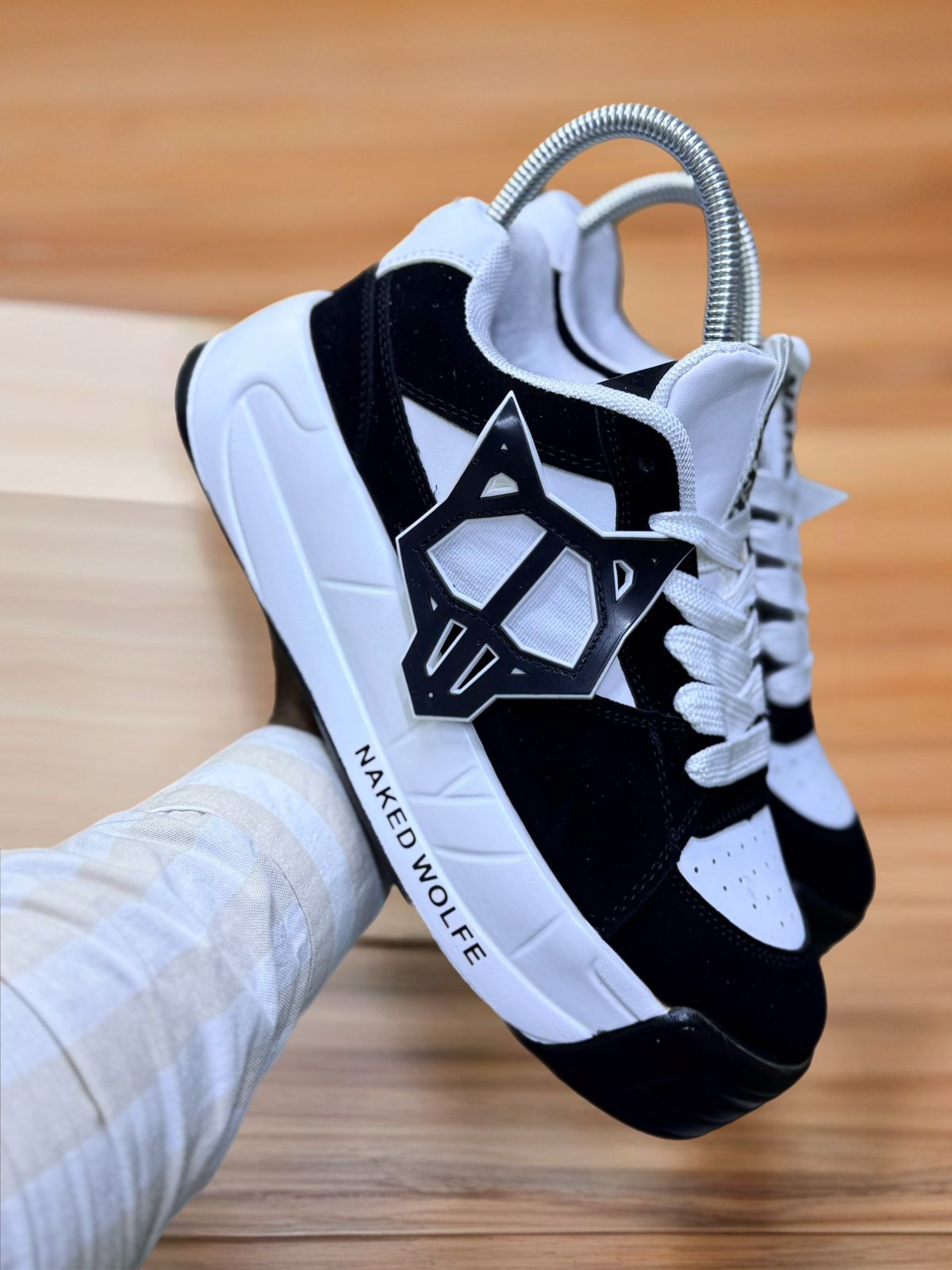 ⚡NEW ARRIVAL ORIGINAL NAKED WOLF 💯 comfortable and durable  naked wolf sneakers for all-day support and comfort ⚡,, available in black ,red , white, blue sizes 40-45💯⚡