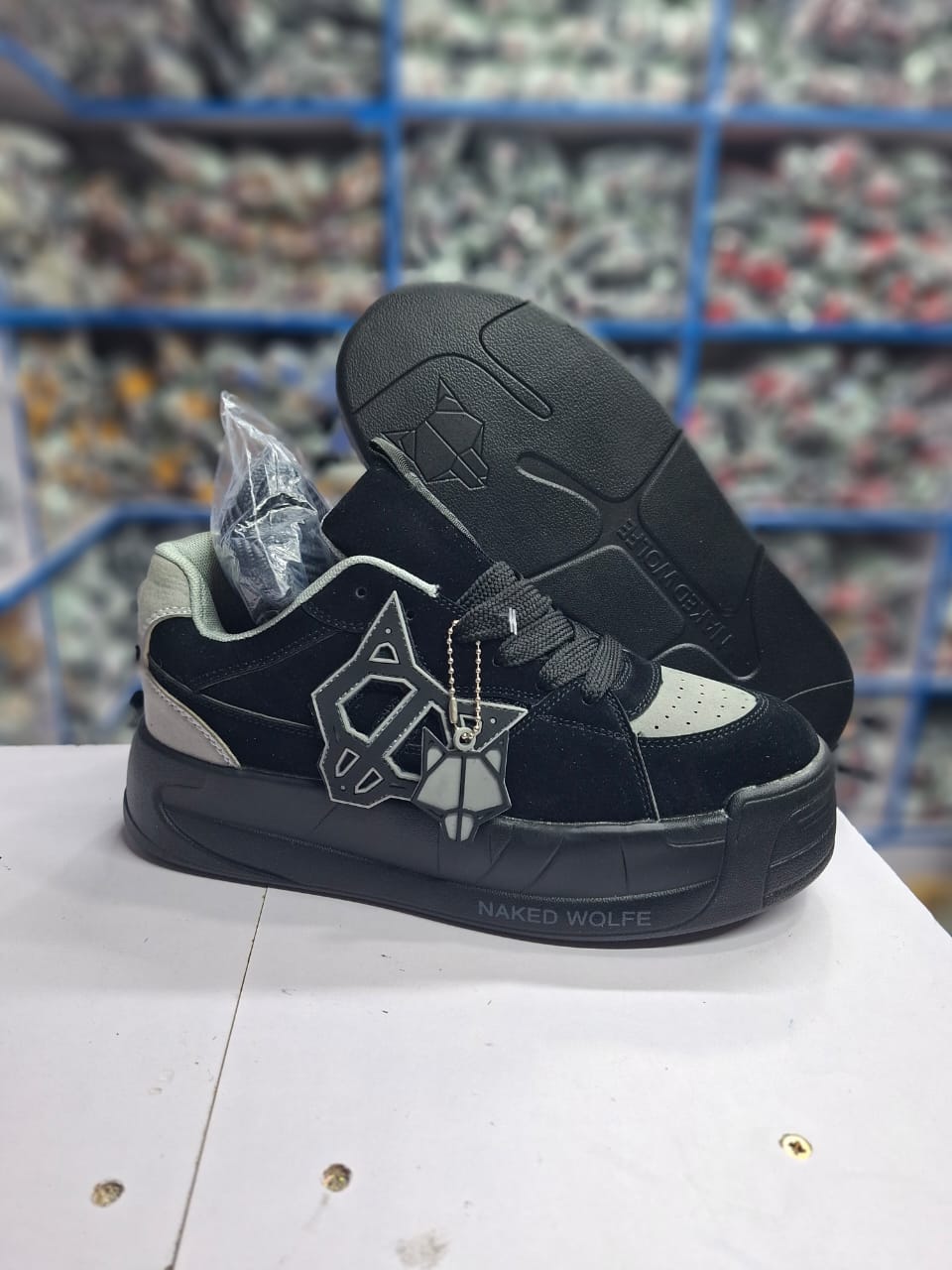 ⚡NEW ARRIVAL ORIGINAL NAKED WOLF 💯 comfortable and durable  naked wolf sneakers for all-day support and comfort ⚡,, available in black ,red , white, blue sizes 40-45💯⚡