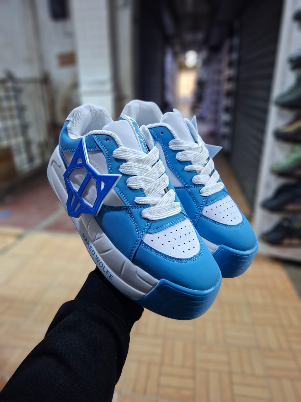 ⚡NEW ARRIVAL ORIGINAL NAKED WOLF 💯 comfortable and durable  naked wolf sneakers for all-day support and comfort ⚡,, available in black ,red , white, blue sizes 40-45💯⚡