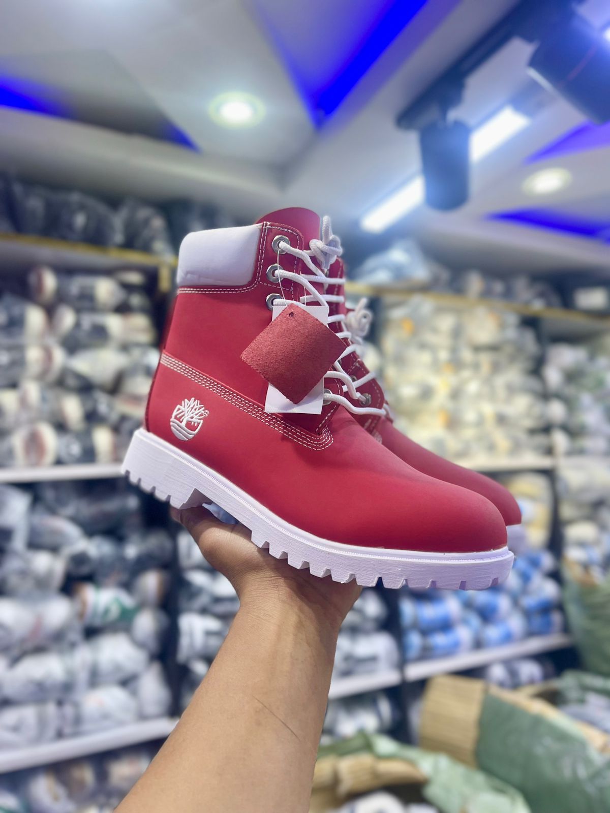 ⚡NEW ARRIVAL ORIGINAL timberland 💯 comfortable and durable  naked wolf sneakers for all-day support and comfort ⚡,, ideal for walking or daily use available in black ,red , white, blue sizes 40-45💯⚡