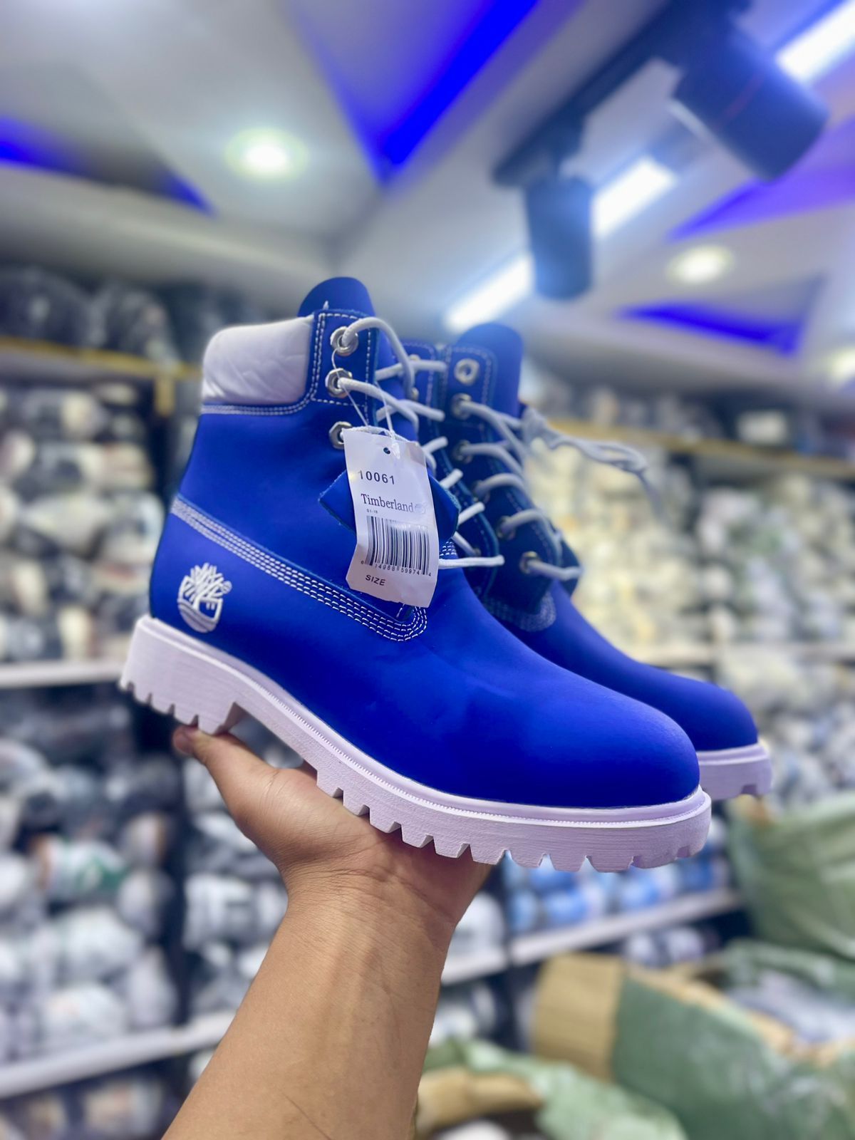 ⚡NEW ARRIVAL ORIGINAL timberland 💯 comfortable and durable  naked wolf sneakers for all-day support and comfort ⚡,, ideal for walking or daily use available in black ,red , white, blue sizes 40-45💯⚡