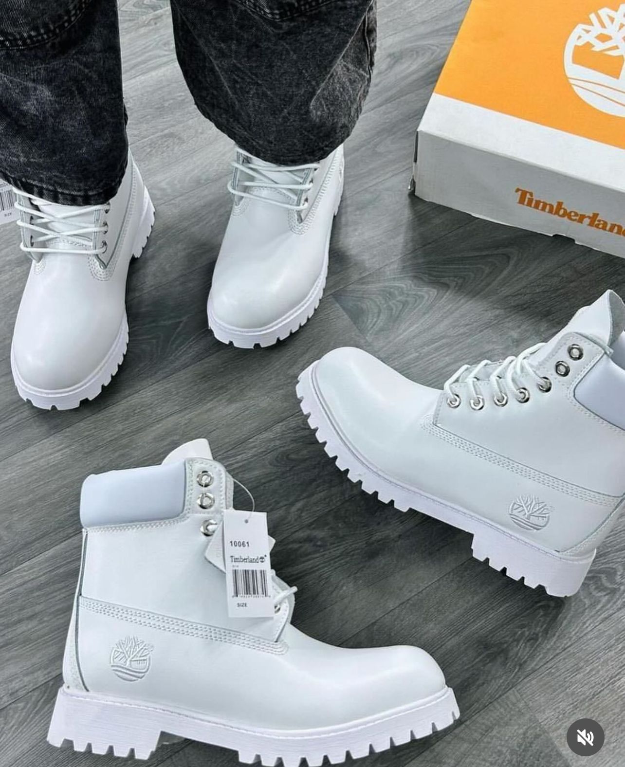 ⚡NEW ARRIVAL ORIGINAL timberland 💯 comfortable and durable  naked wolf sneakers for all-day support and comfort ⚡,, ideal for walking or daily use available in black ,red , white, blue sizes 40-45💯⚡