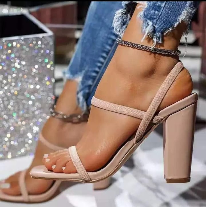 ⚡NEW ARRIVAL ,, ORIGINAL women's/ladies heels ,,💯very cute heel designed with a breathable upper and for all day comfort sizes 37-42 all colors  silver black brown⚡