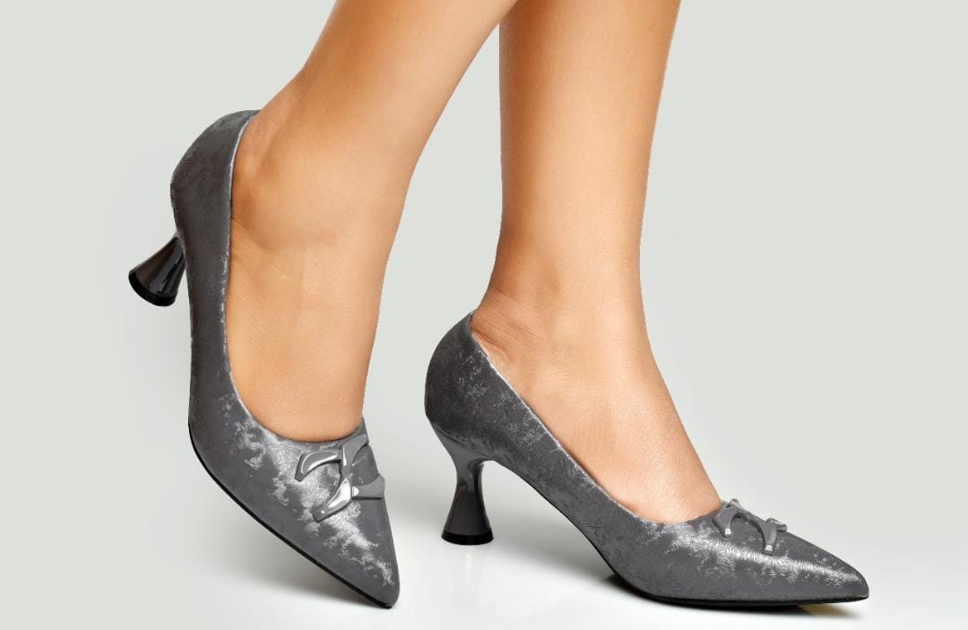 ⚡ NEW IN STOCK LADIES HEELS ⭐step out in style with this new women's heels designed for comfort durability and every day fashion 💯sizes 37-42 colors maroon red white black silver⚡