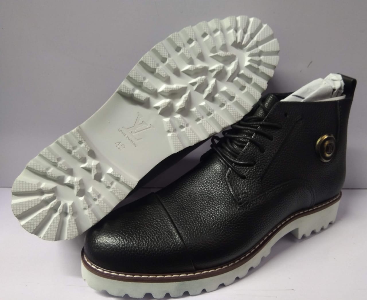NEW  ARRIVAL and Affordable DESIGN 🔥 🔥🔥🔥🔥🔥 ORIGINAL Timberland Boot  Breathable Mens Boot⚡ all season wearing water proof Boots/very CUTE as pictured😘⚡