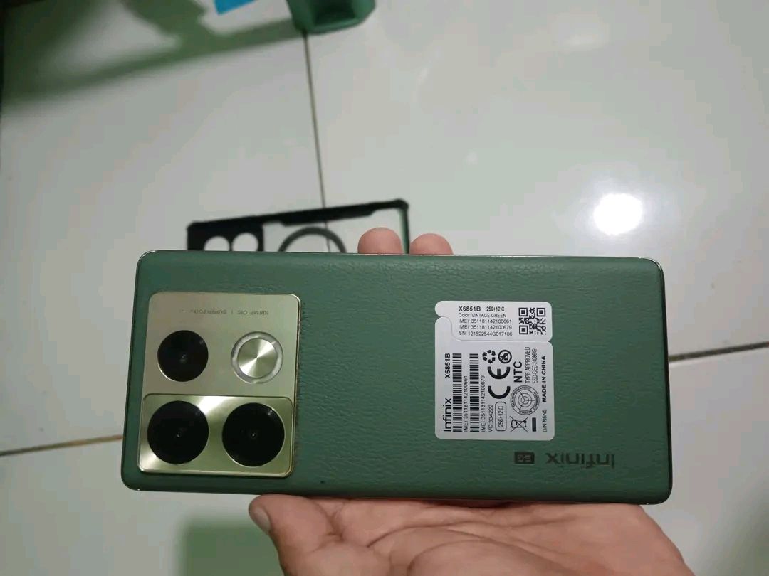 Infinix Note 40 PRO plus + 5G 256GB+24GB (12+12)GB 6.78" Amoled Screen Wireless Charge Support Dual sim 5000mAh Battery 100W Charging 108MP Camera + GIFTS(20,000mAh oraimo powerbank+Oraimo free pods)