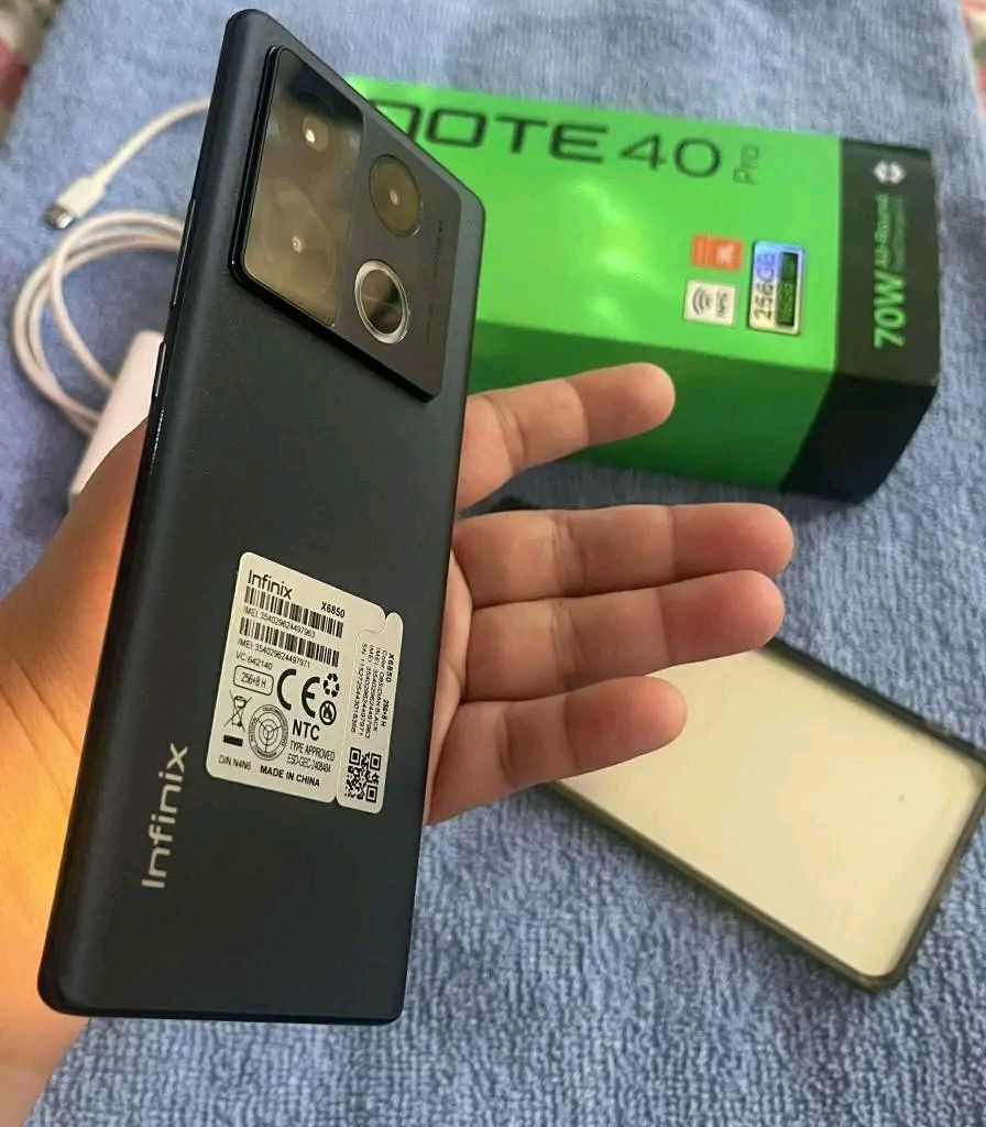 Infinix Note 40 PRO plus + 5G 256GB+24GB (12+12)GB 6.78" Amoled Screen Wireless Charge Support Dual sim 5000mAh Battery 100W Charging 108MP Camera + GIFTS(20,000mAh oraimo powerbank+Oraimo free pods)