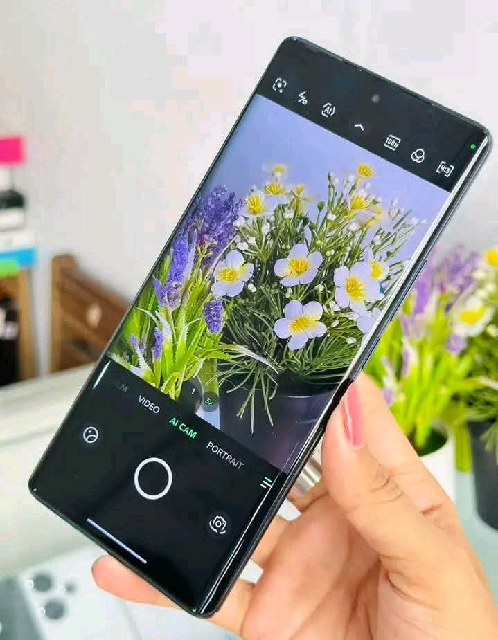 Infinix Note 40 Pro 5G(256GB ROM +12GB RAM),5G, 108MP, 4600mAh + Smart Watch & Original Infinix Earbuds