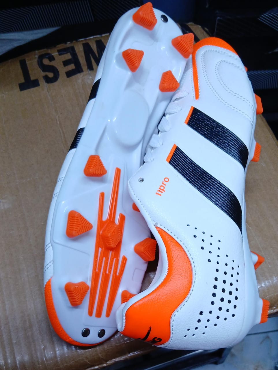 ⚡ORIGINAL SOCCER/FOOTBALL High quality leather comfy football boots 🔥all men and women dreaming football boot favourable for all playing grounds either carpet or dust ground ✨very cute all ❤‍🔥🥰😘