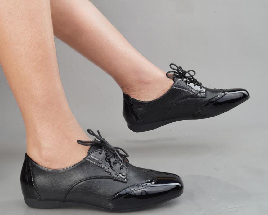 🔥⚡NEW ARRIVAL/LATEST women's  fashioned ❤‍🔥flats walk smart with this beautiful/ cute🔥 women's flat shoes🔥⚡ all colours and sizes available❤‍🔥 step up your walk with flats that speak confidence