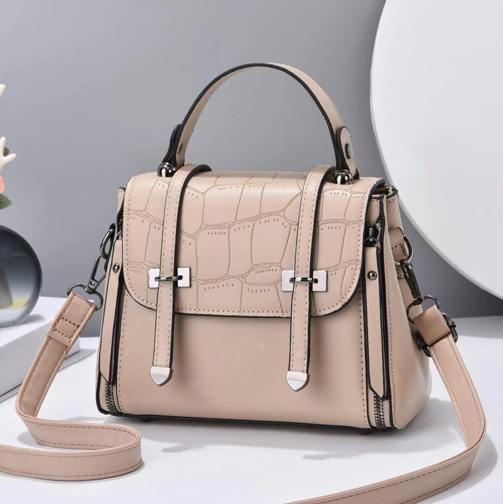 ⚡NEW ARRIVAL ORIGINAL/ ladiesladies/women classic shoulder bags 🔥easy to cary , sholving all your day works easly and easy to cleasn/ wash it seems variable, all colours  and very cute looking❤‍🔥🥰
