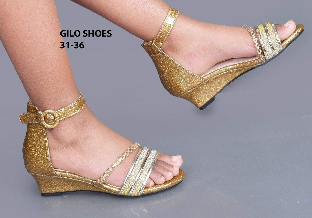 ⚡Kids high  Quality heels wedge❤‍🔥small wedge making them comfortable for kids to walk with.Girls best quality shoes with shinning stripe making girls admired and easy to be seen🔥very cute😘🥰