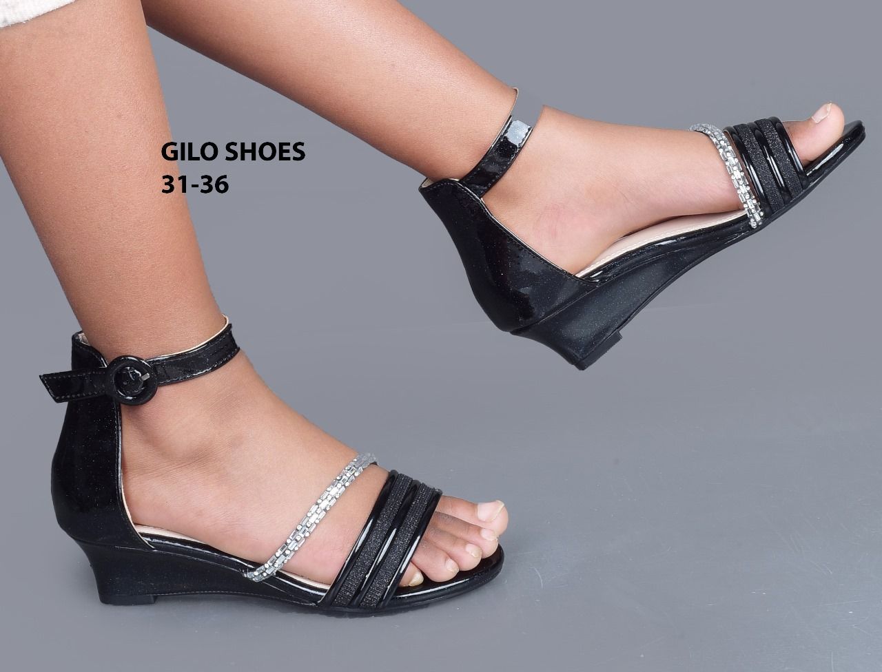 ⚡Kids high  Quality heels wedge❤‍🔥small wedge making them comfortable for kids to walk with.Girls best quality shoes with shinning stripe making girls admired and easy to be seen🔥very cute😘🥰