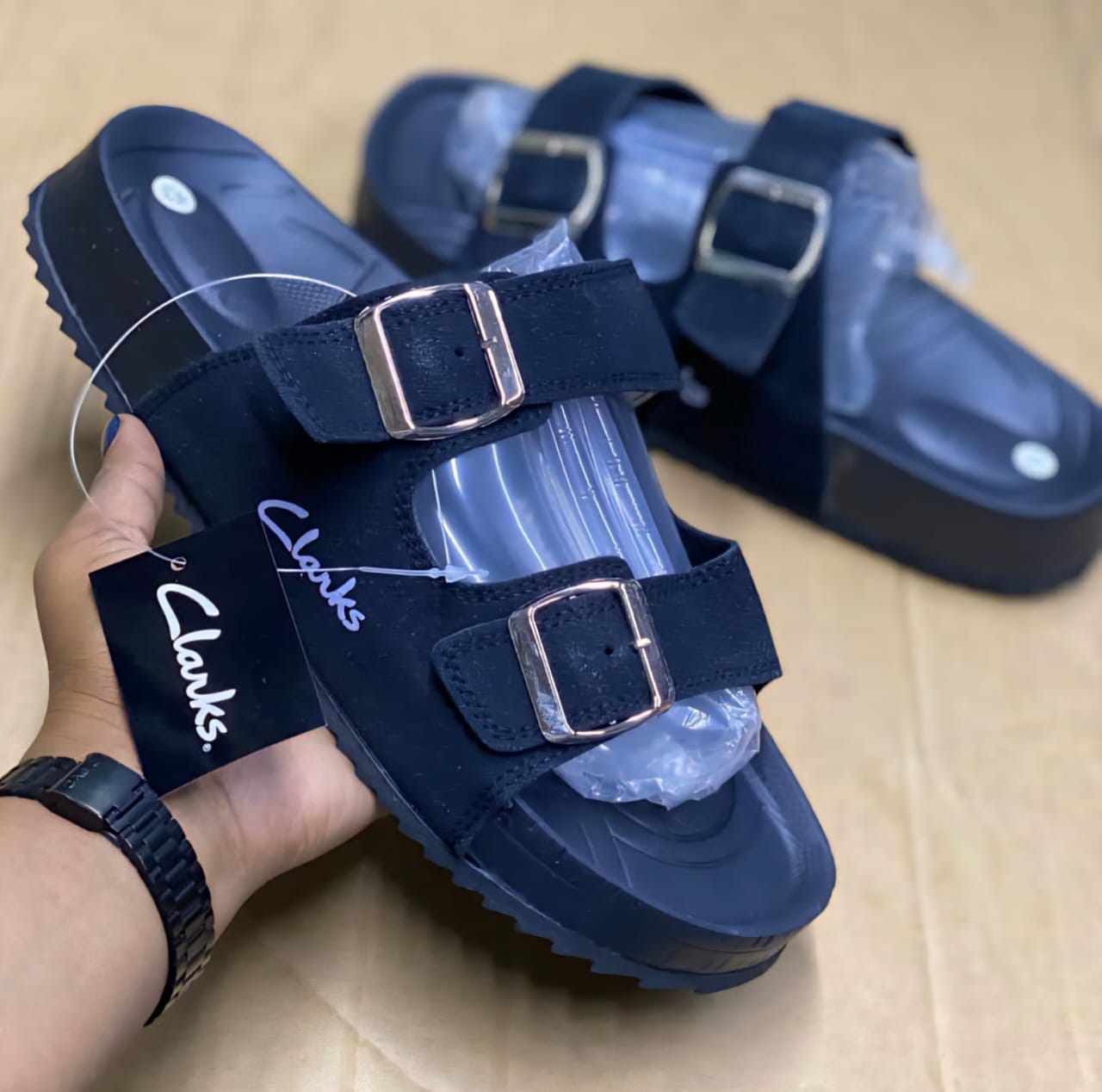 ⚡High Quality men leather Clark's slipers💯LEATHER classic men outdoor slides.The best clarks SLIPERS QUALITY fashioned men ruber slides❤‍🔥wash and wear slides🔥admired and very cute as in pic🥰😘