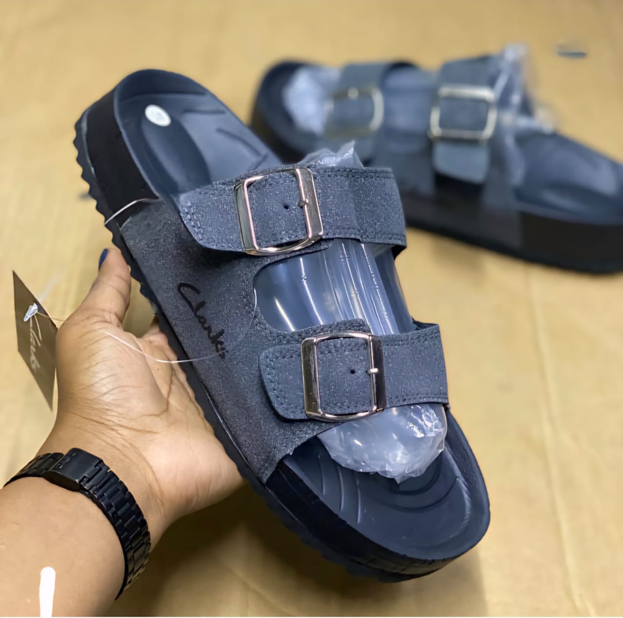 ⚡High Quality men leather Clark's slipers💯LEATHER classic men outdoor slides.The best clarks SLIPERS QUALITY fashioned men ruber slides❤‍🔥wash and wear slides🔥admired and very cute as in pic🥰😘