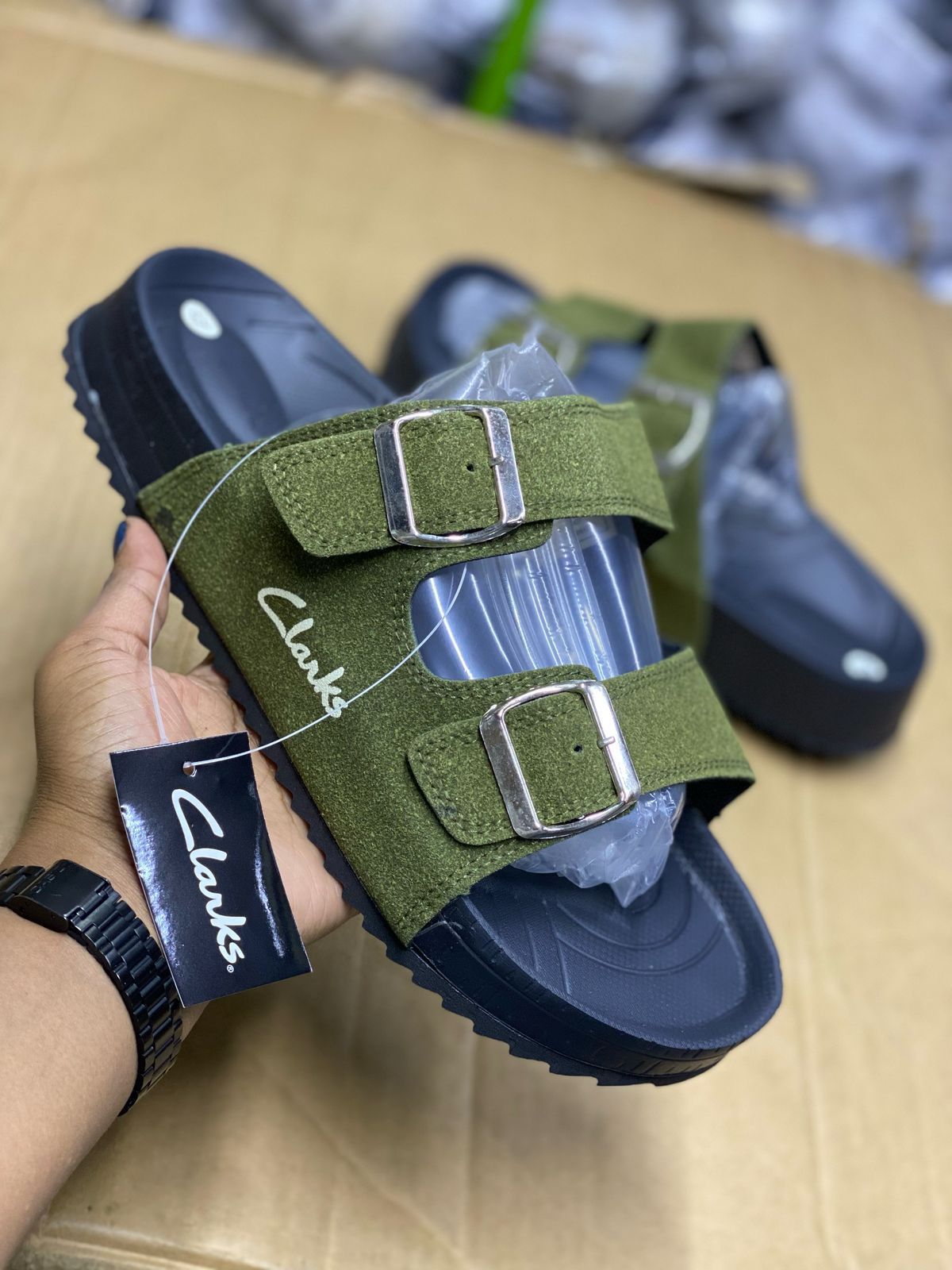 ⚡High Quality men leather Clark's slipers💯LEATHER classic men outdoor slides.The best clarks SLIPERS QUALITY fashioned men ruber slides❤‍🔥wash and wear slides🔥admired and very cute as in pic🥰😘