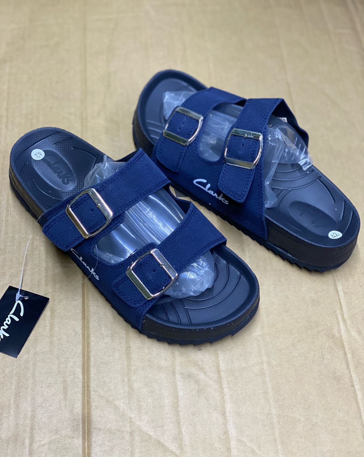 ⚡High Quality men leather Clark's slipers💯LEATHER classic men outdoor slides.The best clarks SLIPERS QUALITY fashioned men ruber slides❤‍🔥wash and wear slides🔥admired and very cute as in pic🥰😘