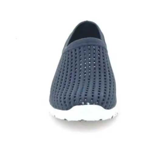 Bata rubber sandak closed shoes .breathable sandals for all occasions