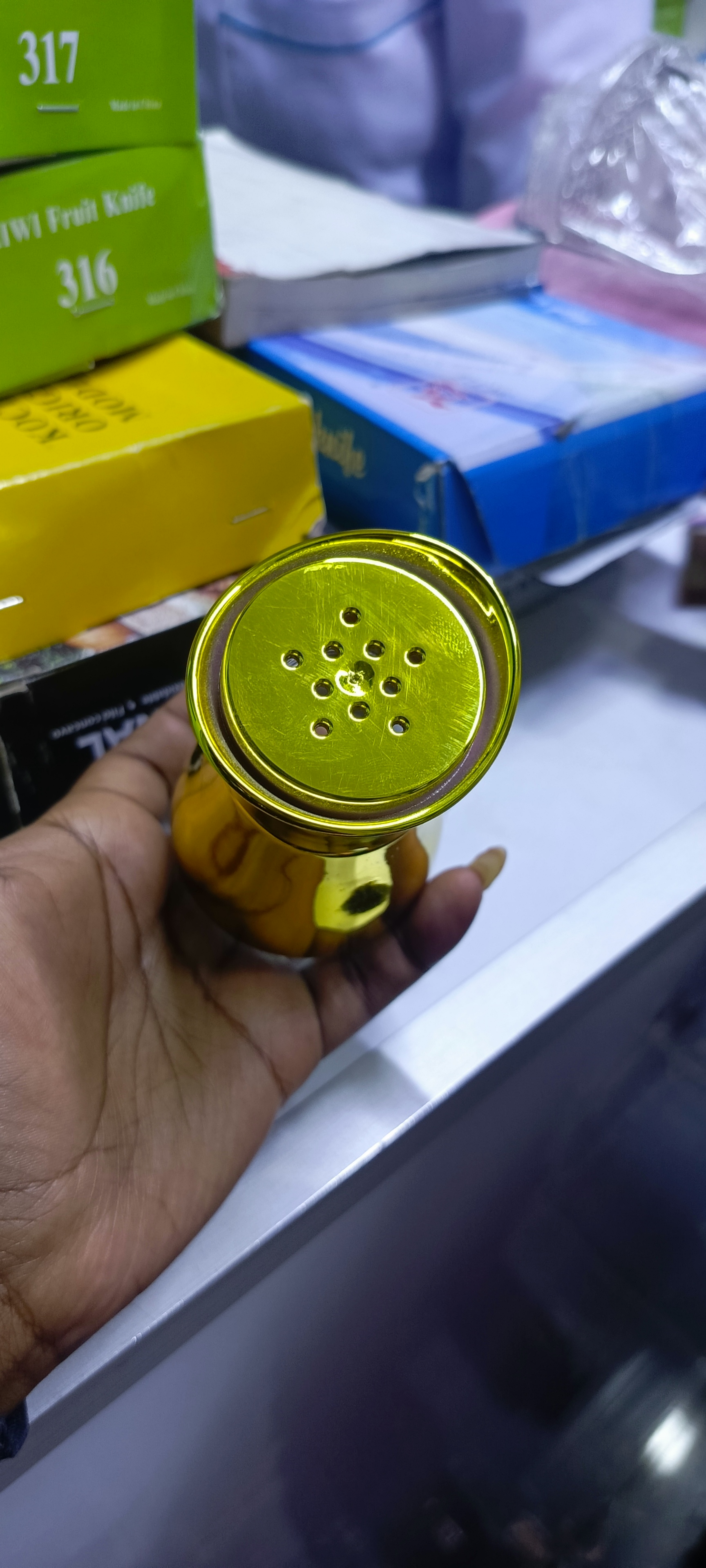 Salt shaker table salt shaker salt container for kitchen and dinning use