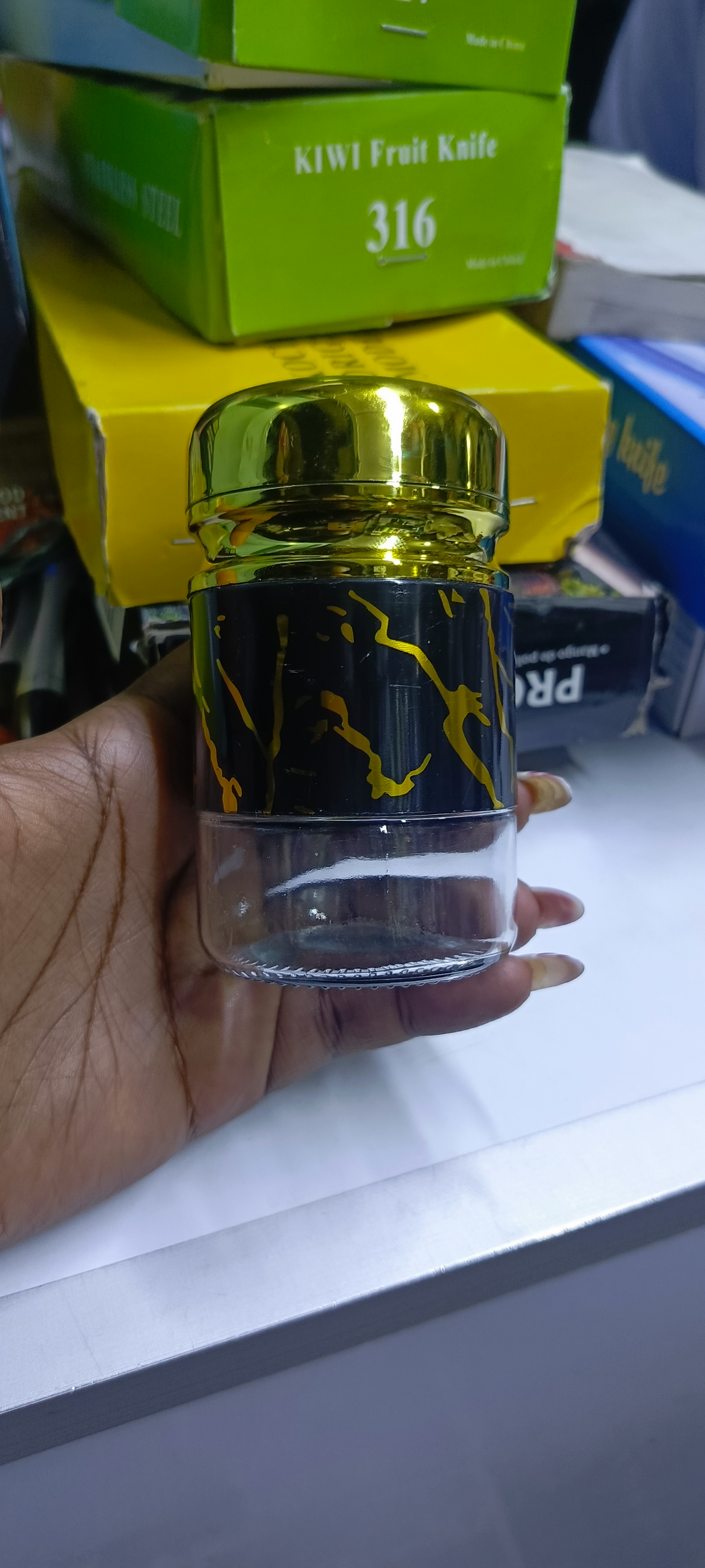 Salt shaker table marble  salt shaker salt container for kitchen and dinning use