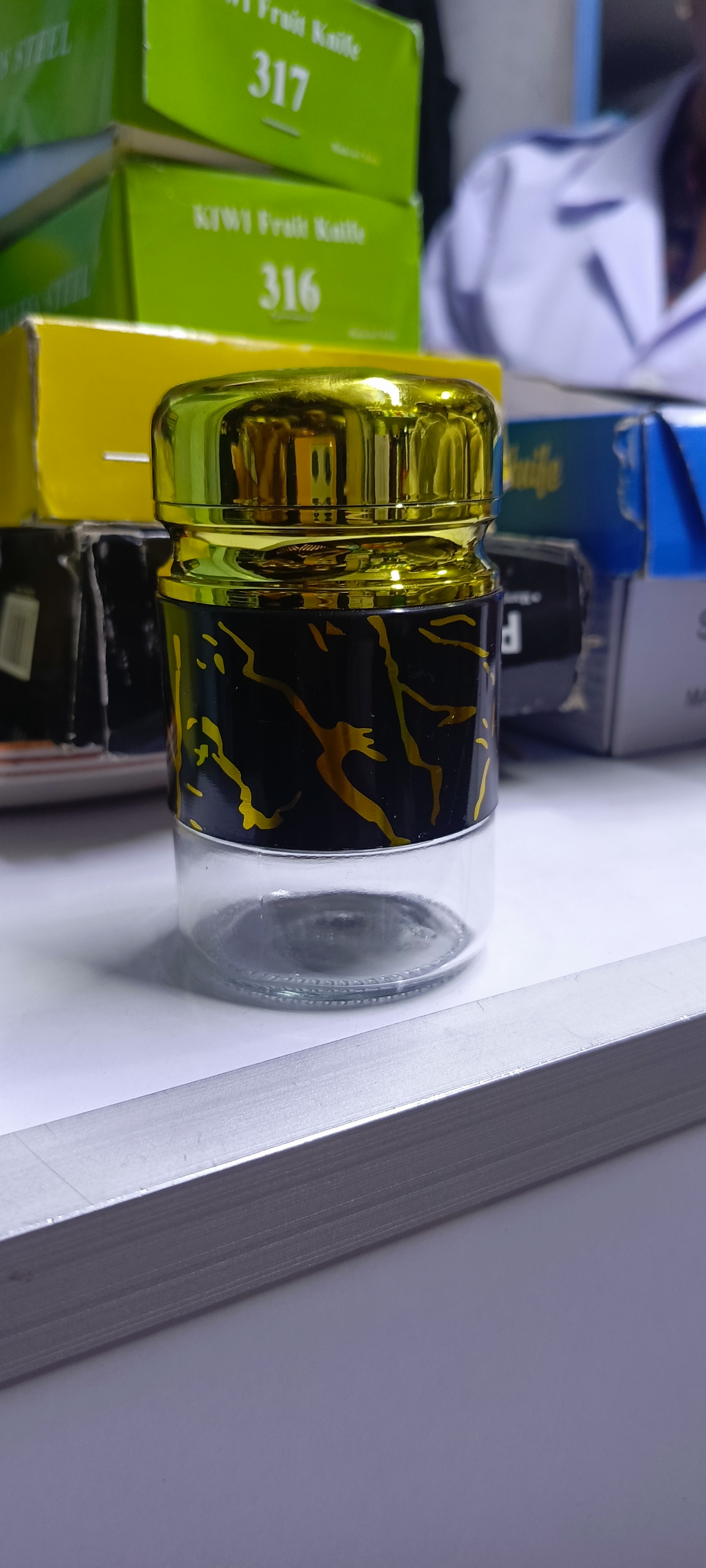 Salt shaker table marble  salt shaker salt container for kitchen and dinning use