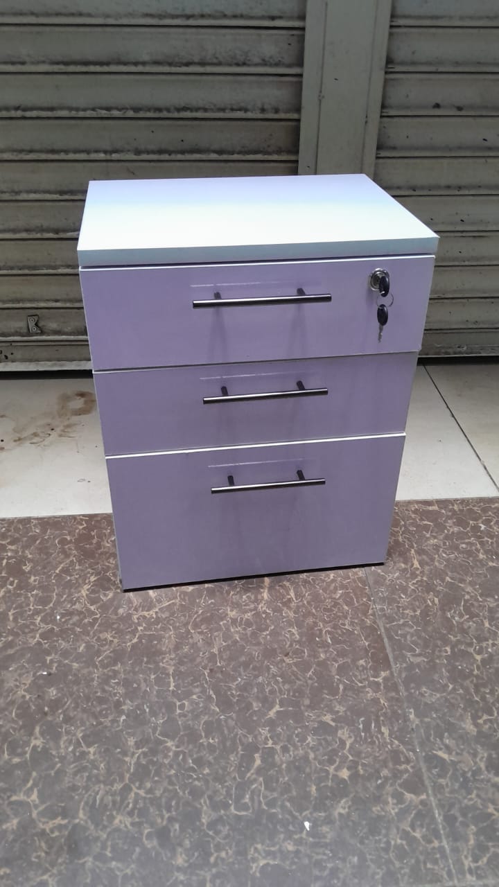3 Drawers Modern Style Nightstand