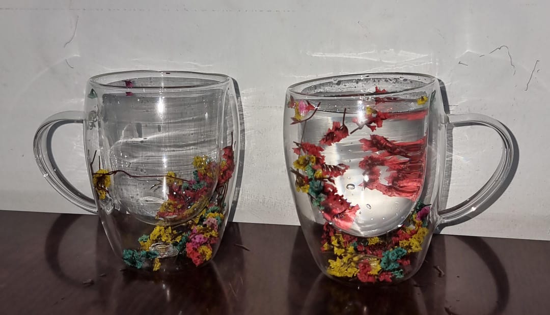 Real Flowers between unbreakable double wall 250ml acrylic cup