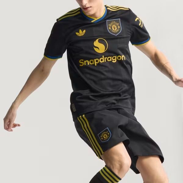 Manchester United FC 25/26 Black Fan Jersey – Premium Football Training Shirt for Men & Women