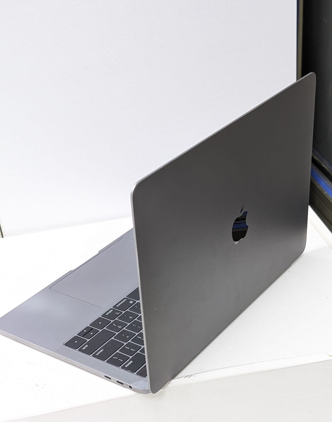 MACBOOK PRO 13"INCH 2019 CORE I7 16/256 SSD WITH TOUCHBAR