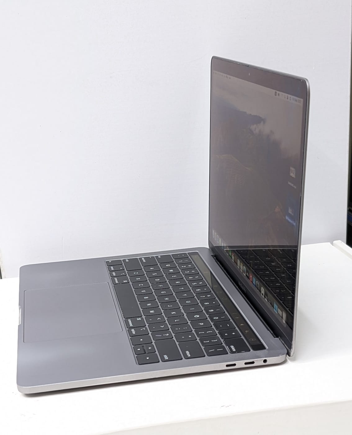 MACBOOK PRO 13"INCH 2019 CORE I7 16/256 SSD WITH TOUCHBAR